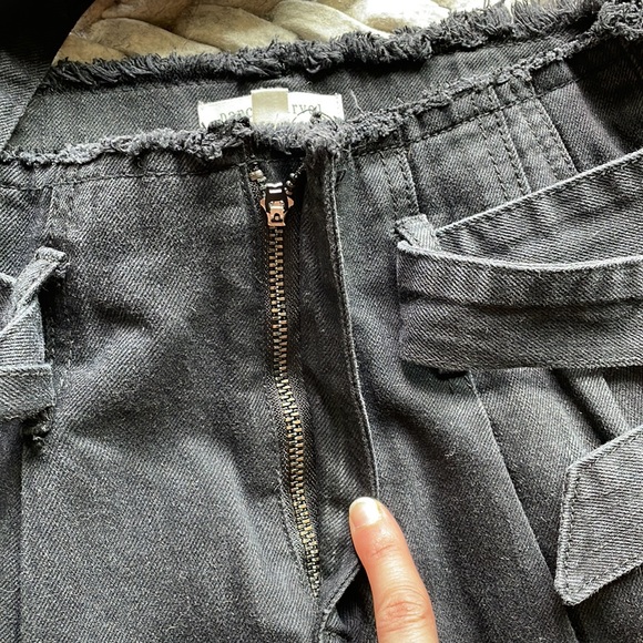 Black Denim Pleated Pants - Picture 3 of 7